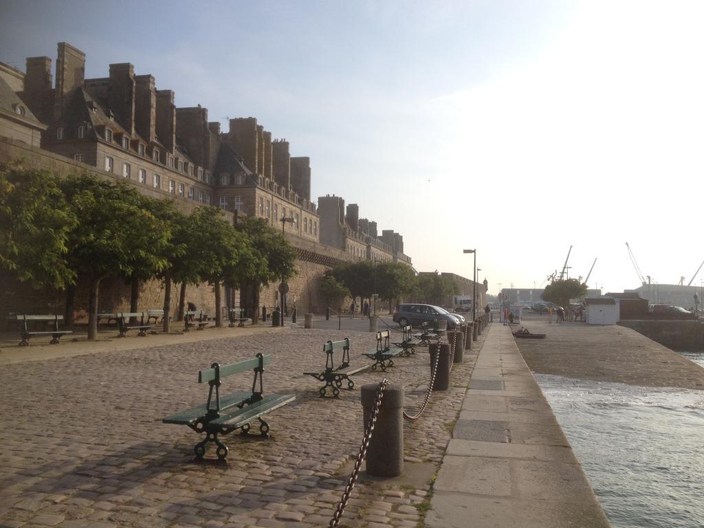 Le 1725 Apartment *
